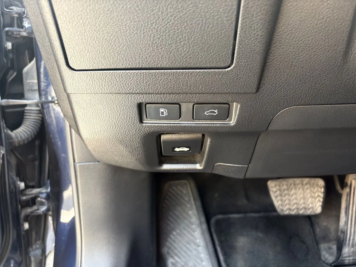 Car image 28