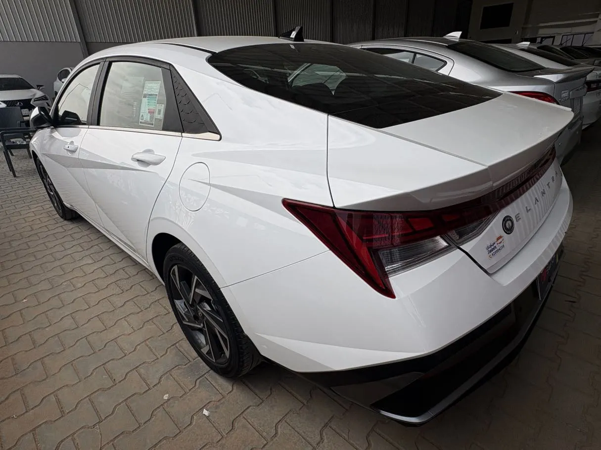 Car image 5