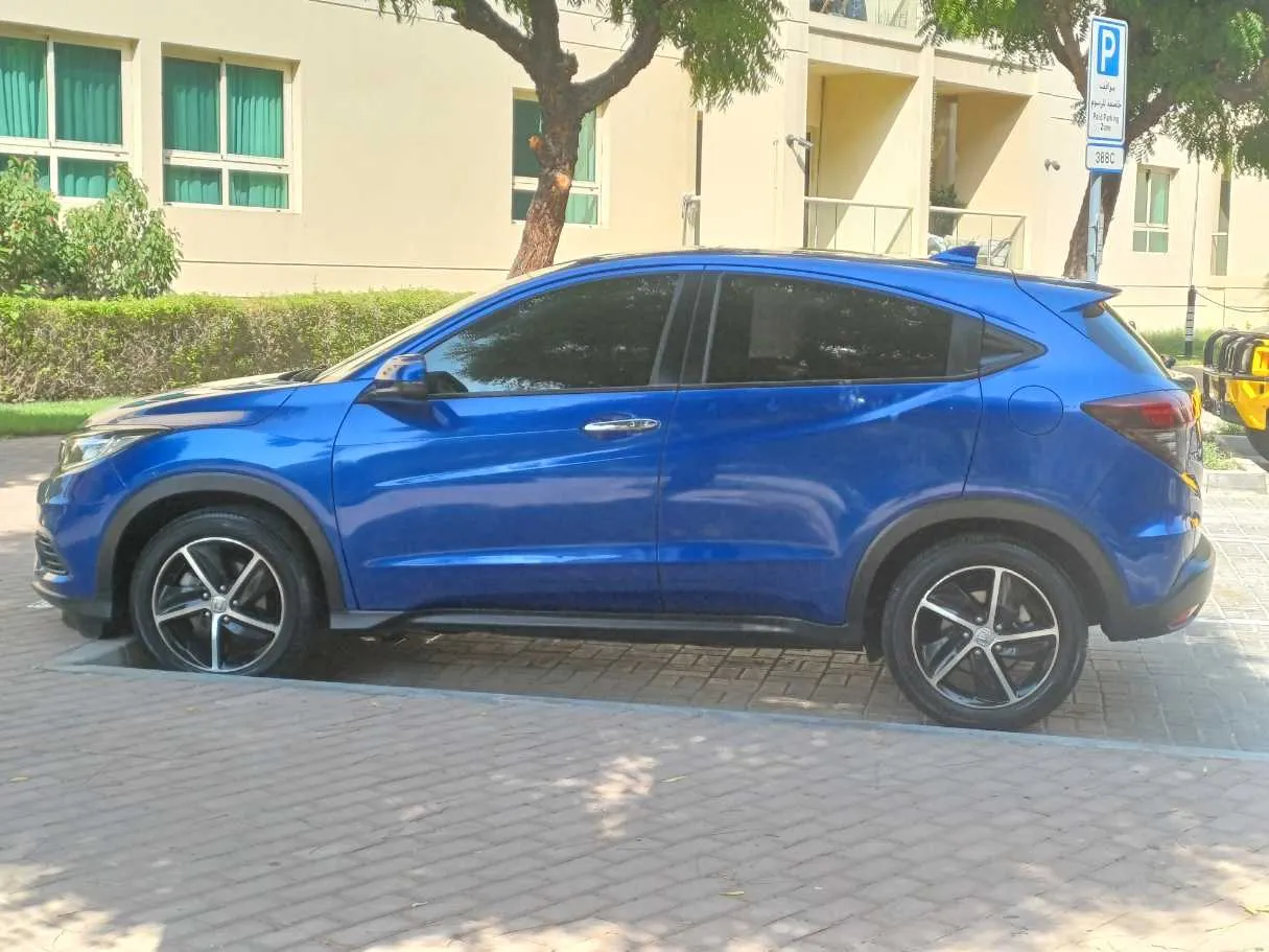 Car image 8