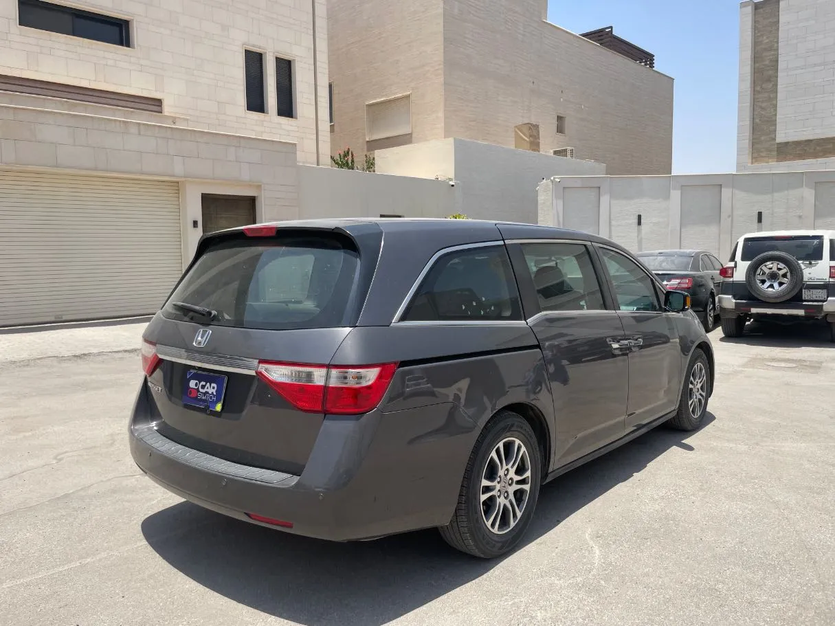 Car image 5