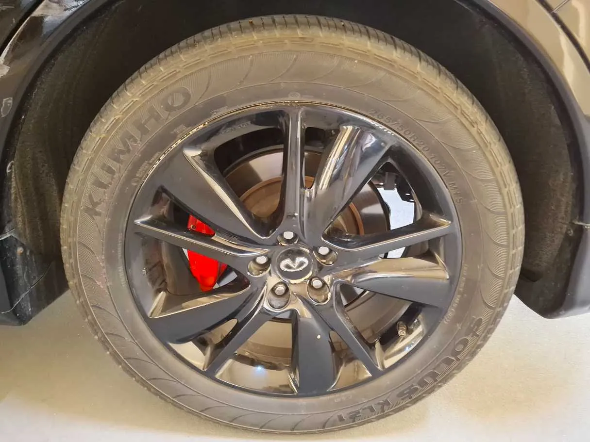 Car image 9