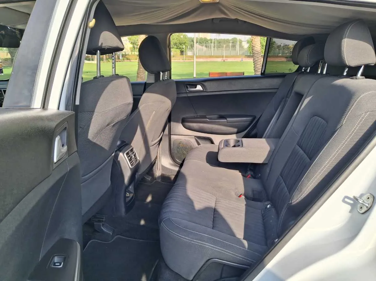 Car image 13