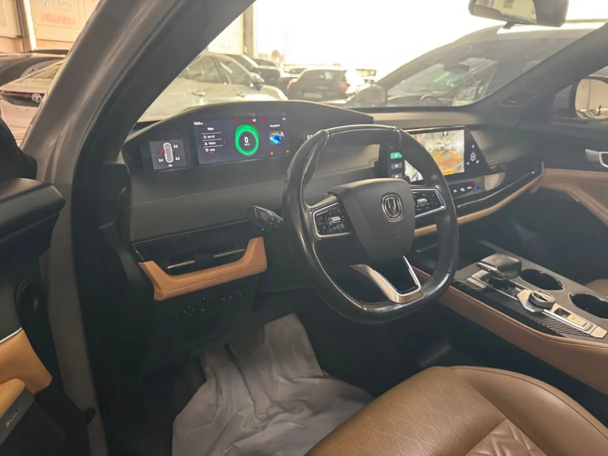 Car image 14