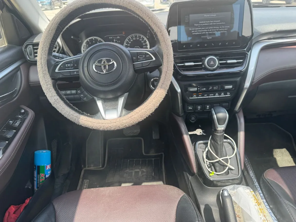 Car image 17