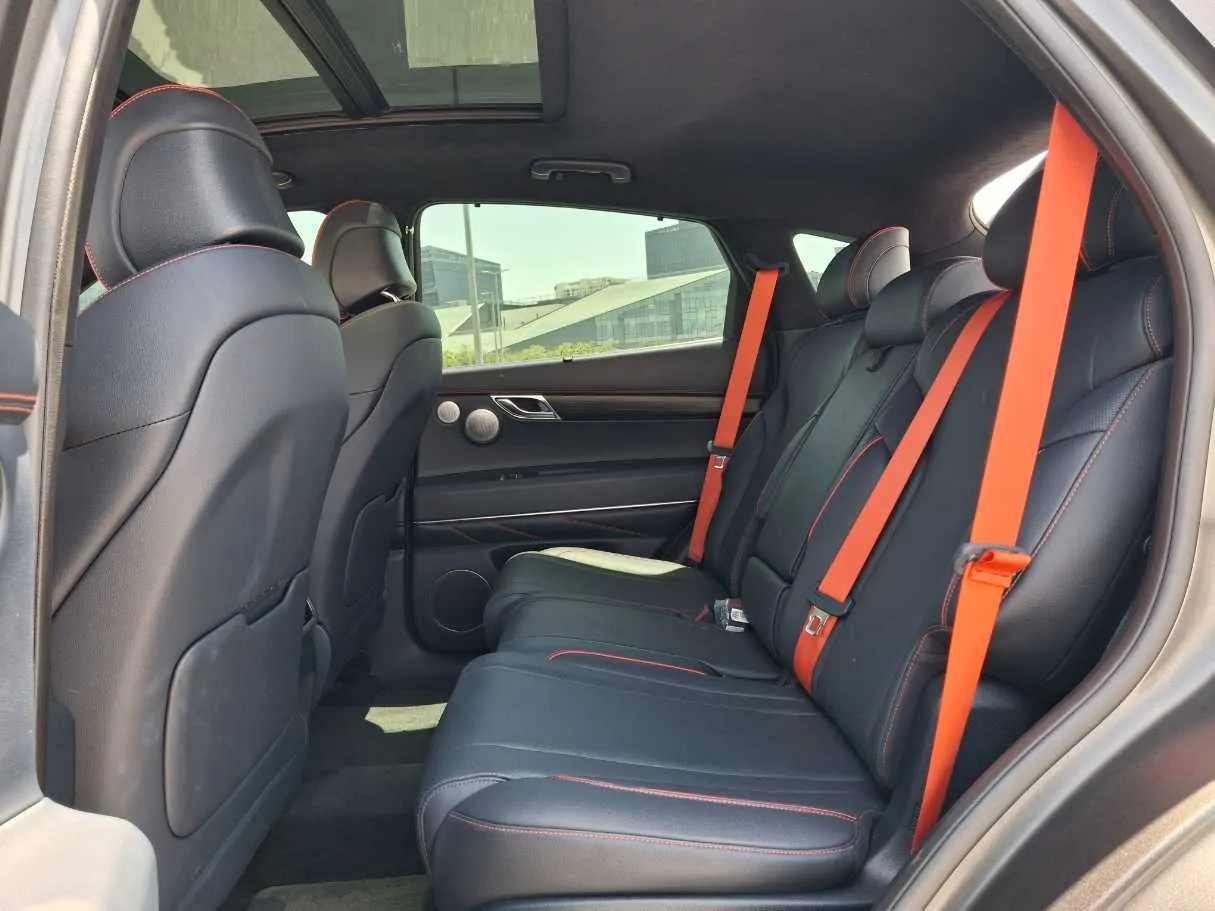 Car image 13