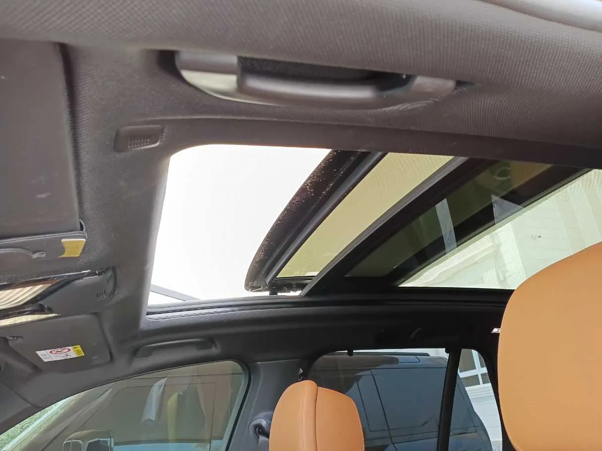 Car image 26
