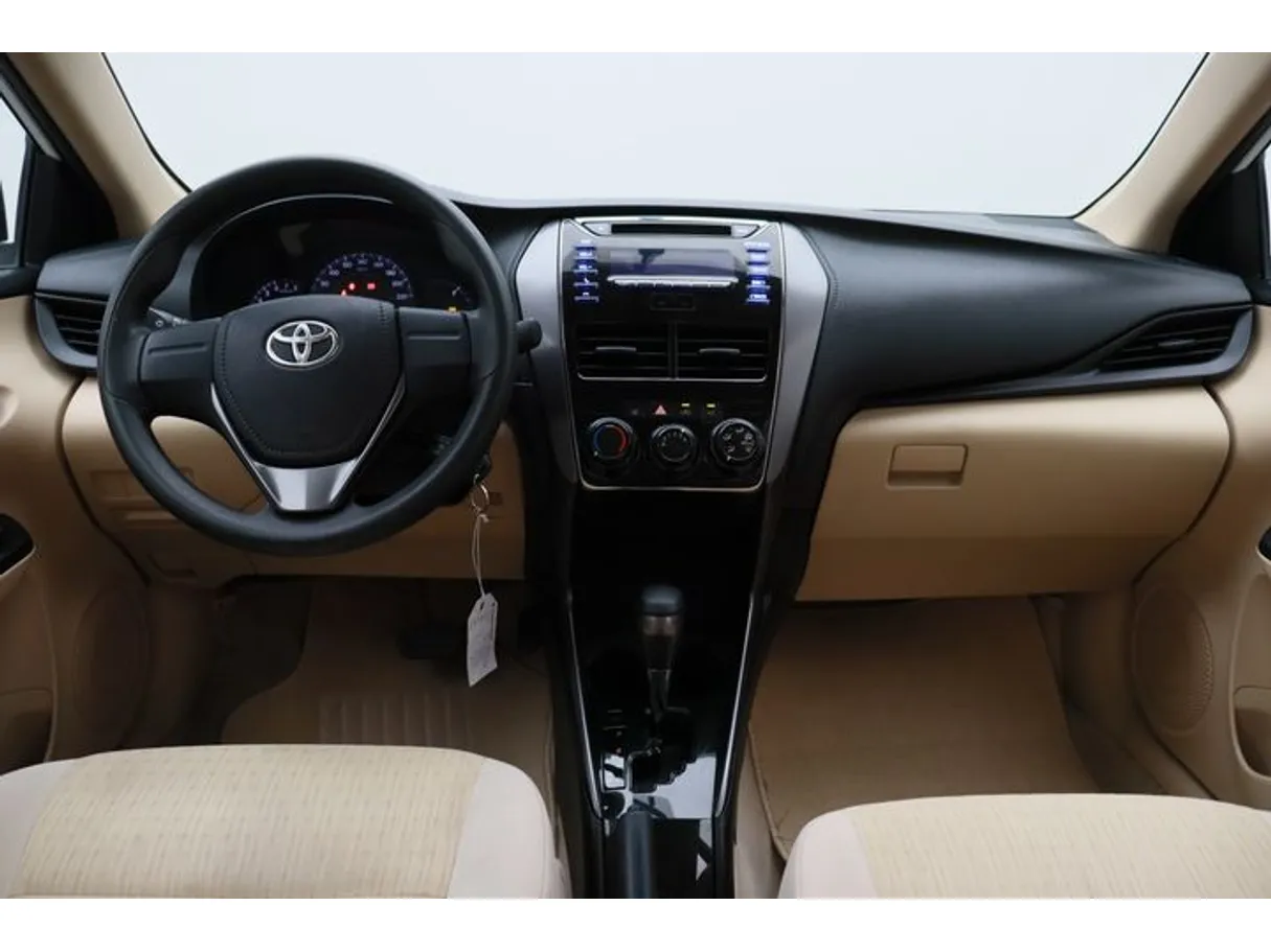 Car image 14