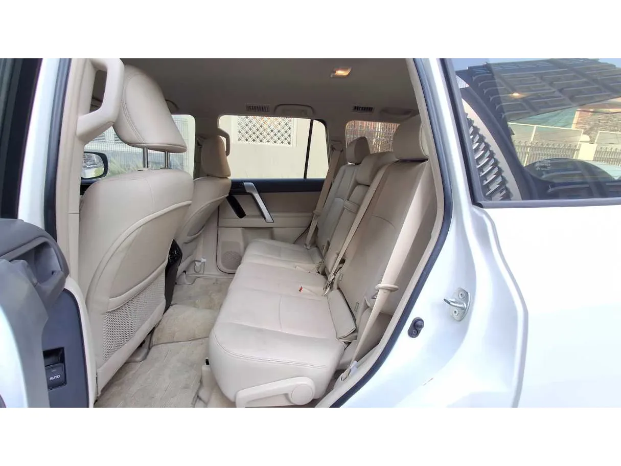 Car image 13