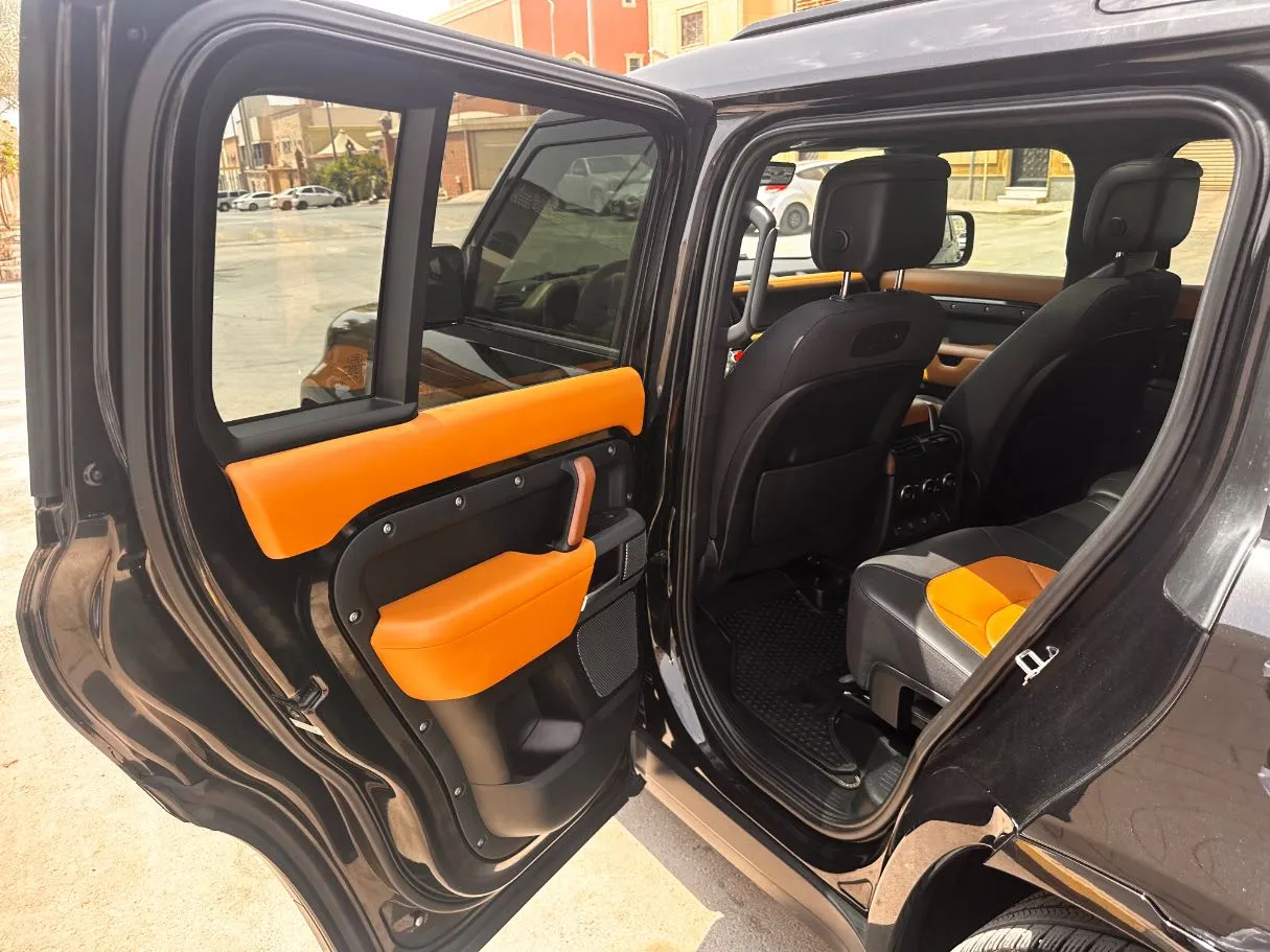 Car image 13