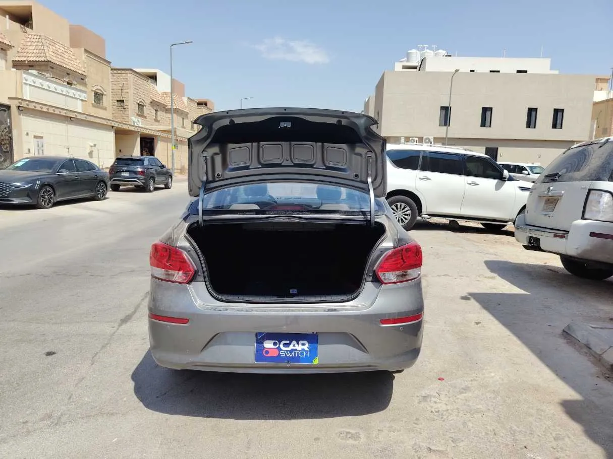Car image 25