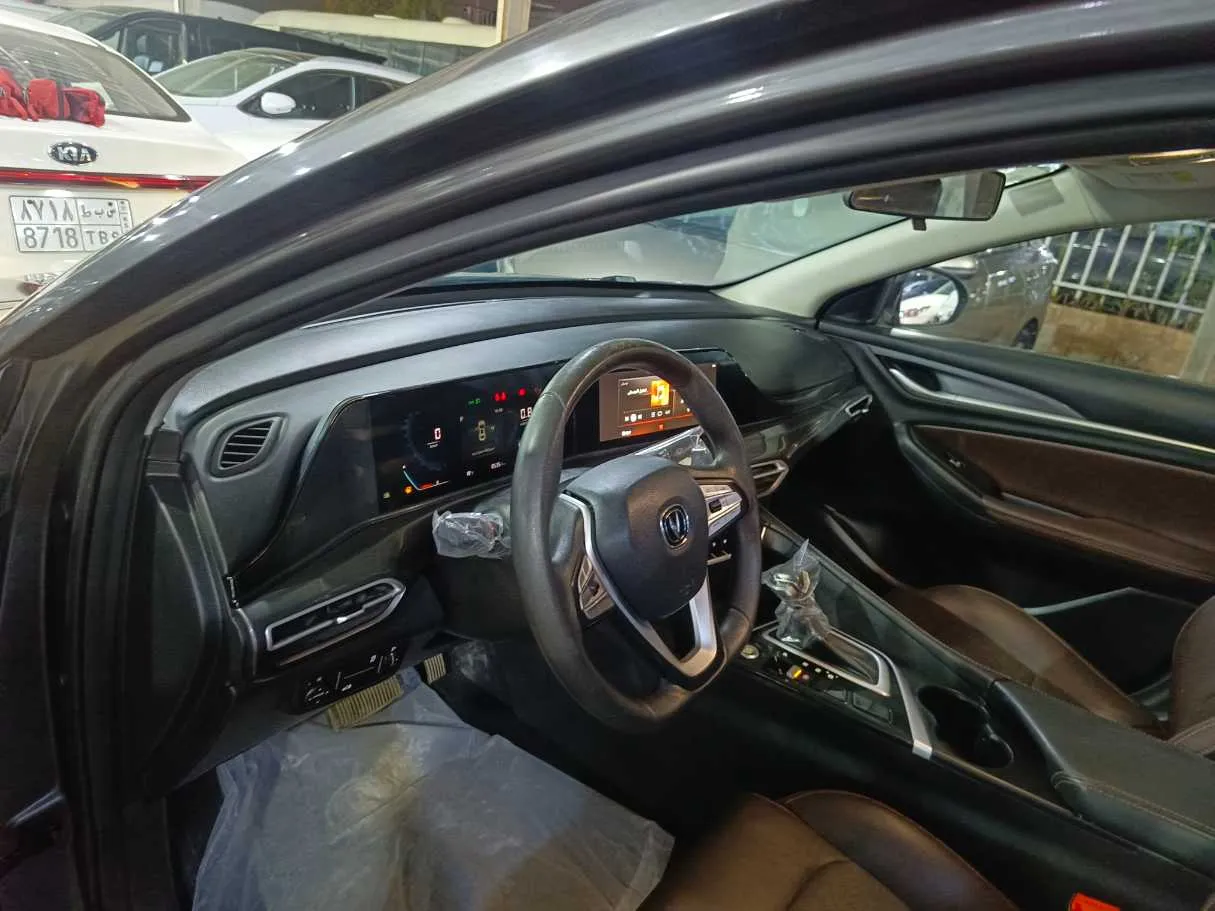 Car image 11