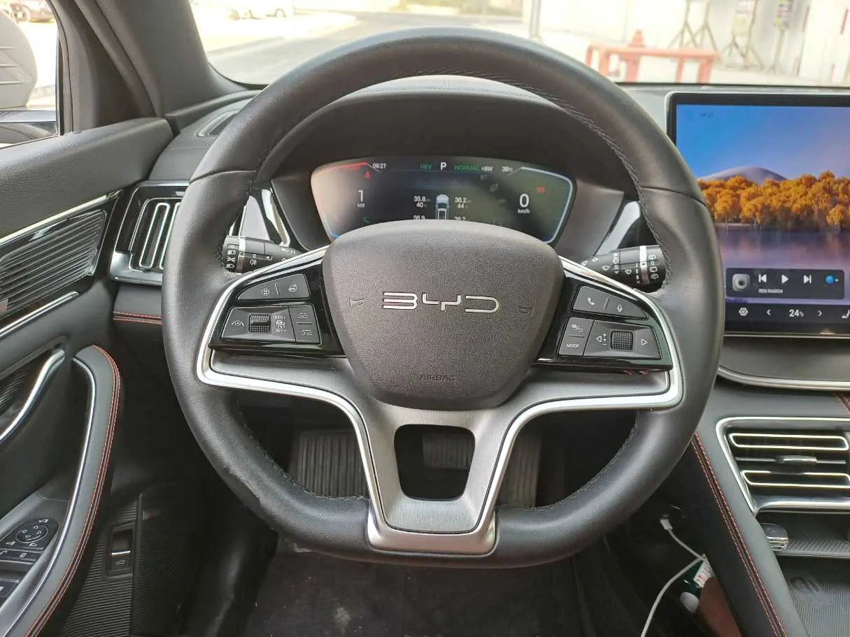 Car image 14