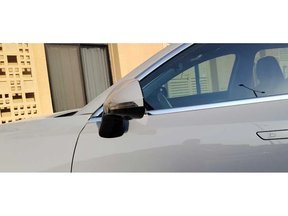 Car image 27