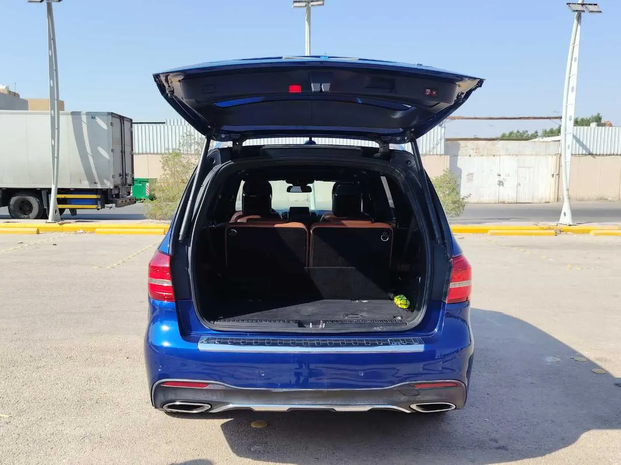 Car image 23