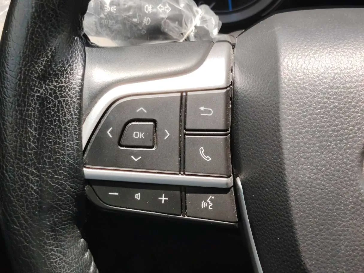 Car image 26