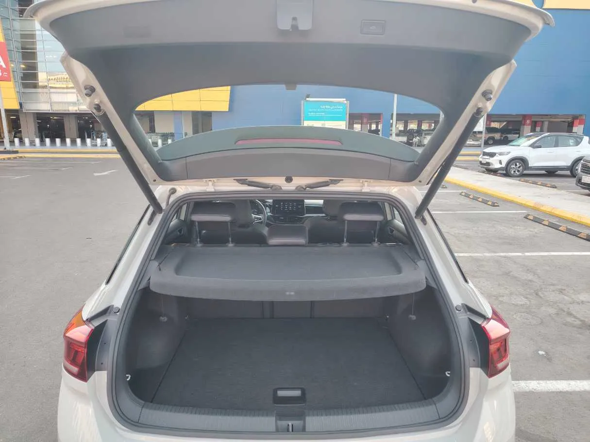 Car image 25