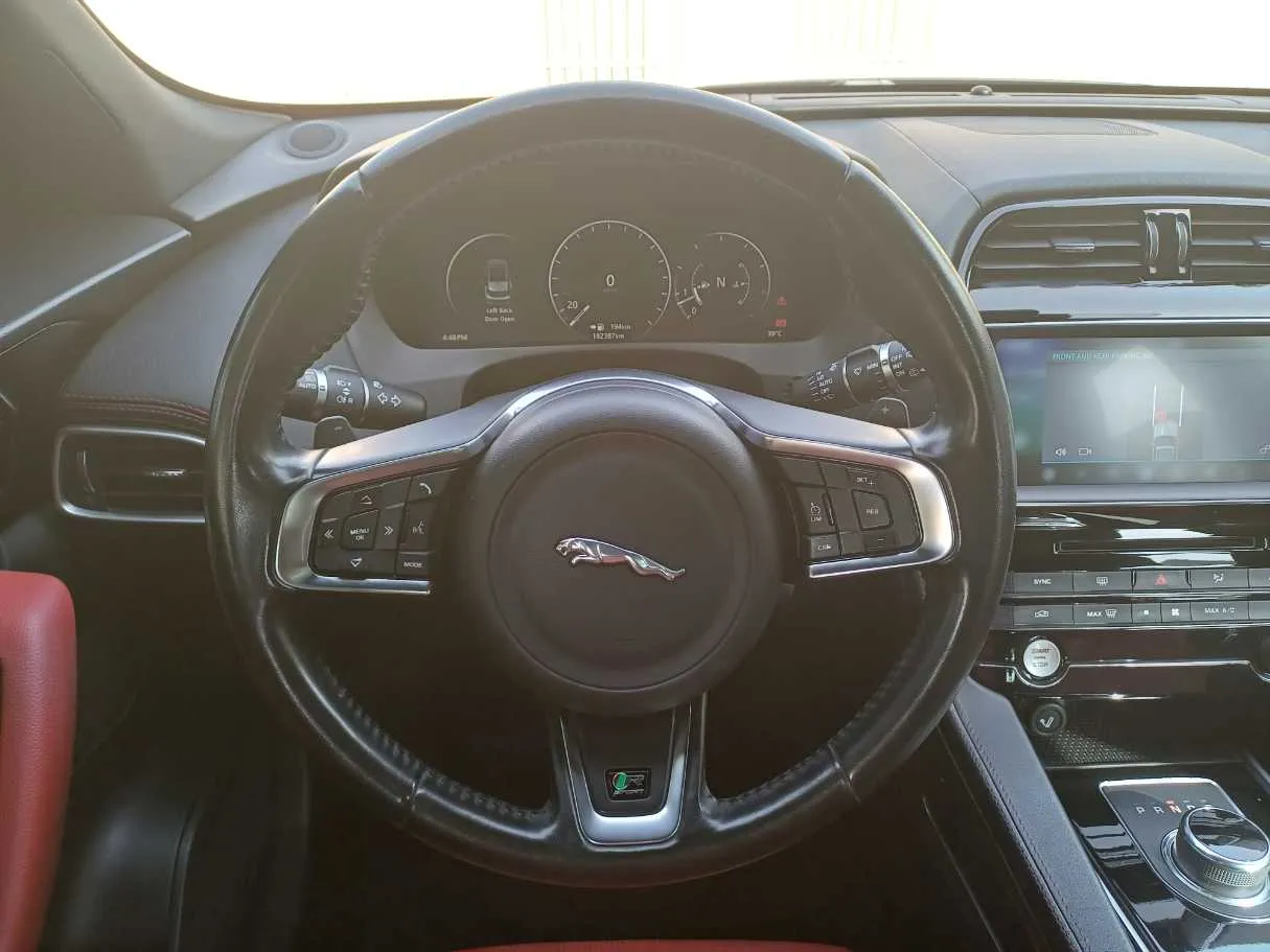 Car image 14