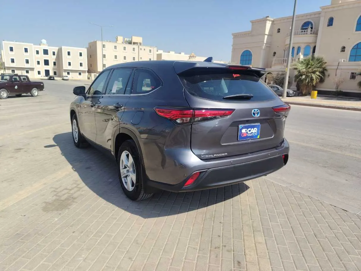 Car image 7