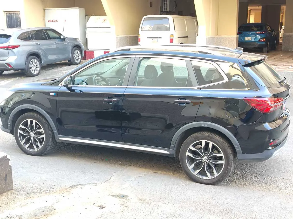 Car image 8