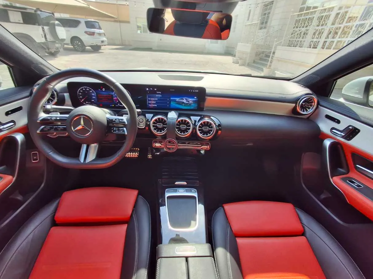 Car image 14