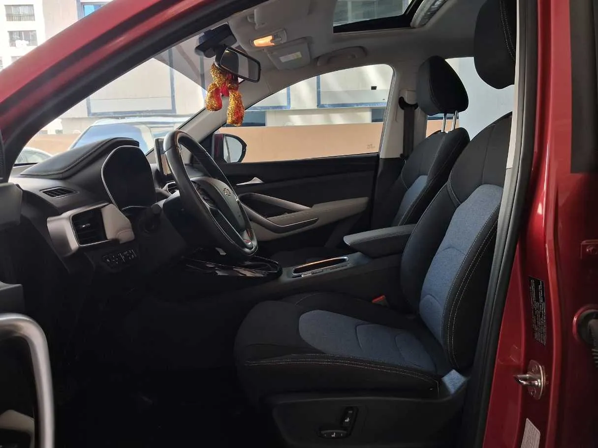 Car image 12