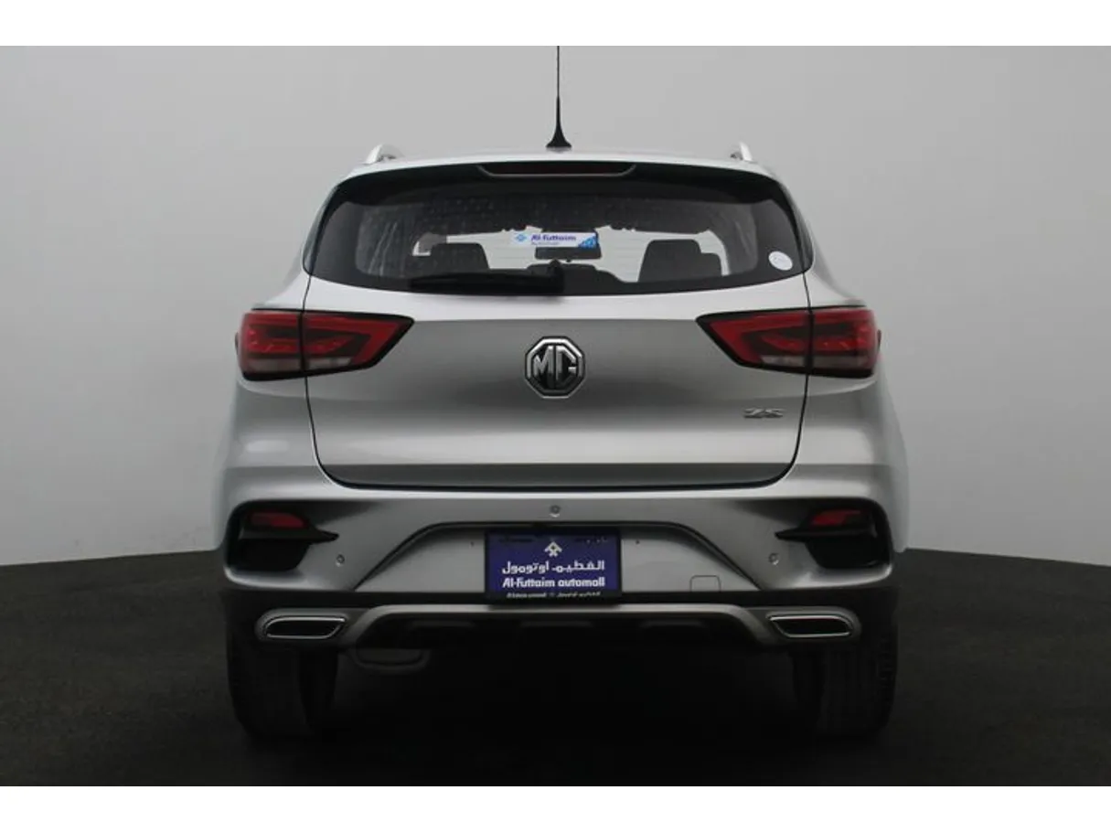 Car image 12
