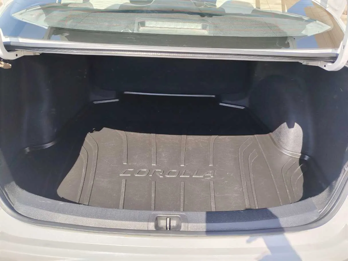 Car image 27