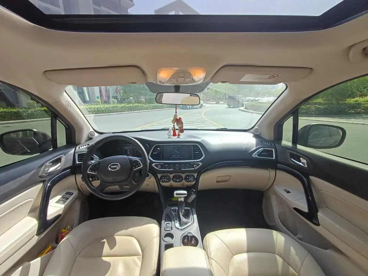 Car image 14