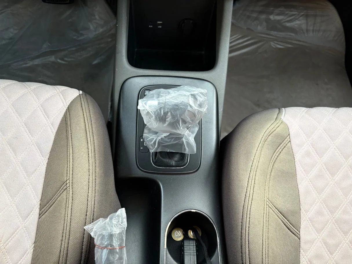 Car image 19
