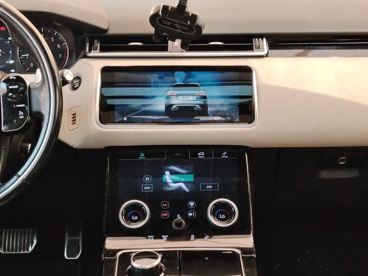 Car image 19