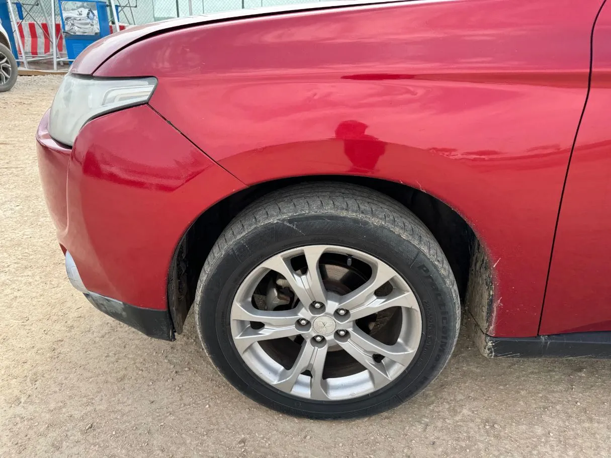 Car image 9