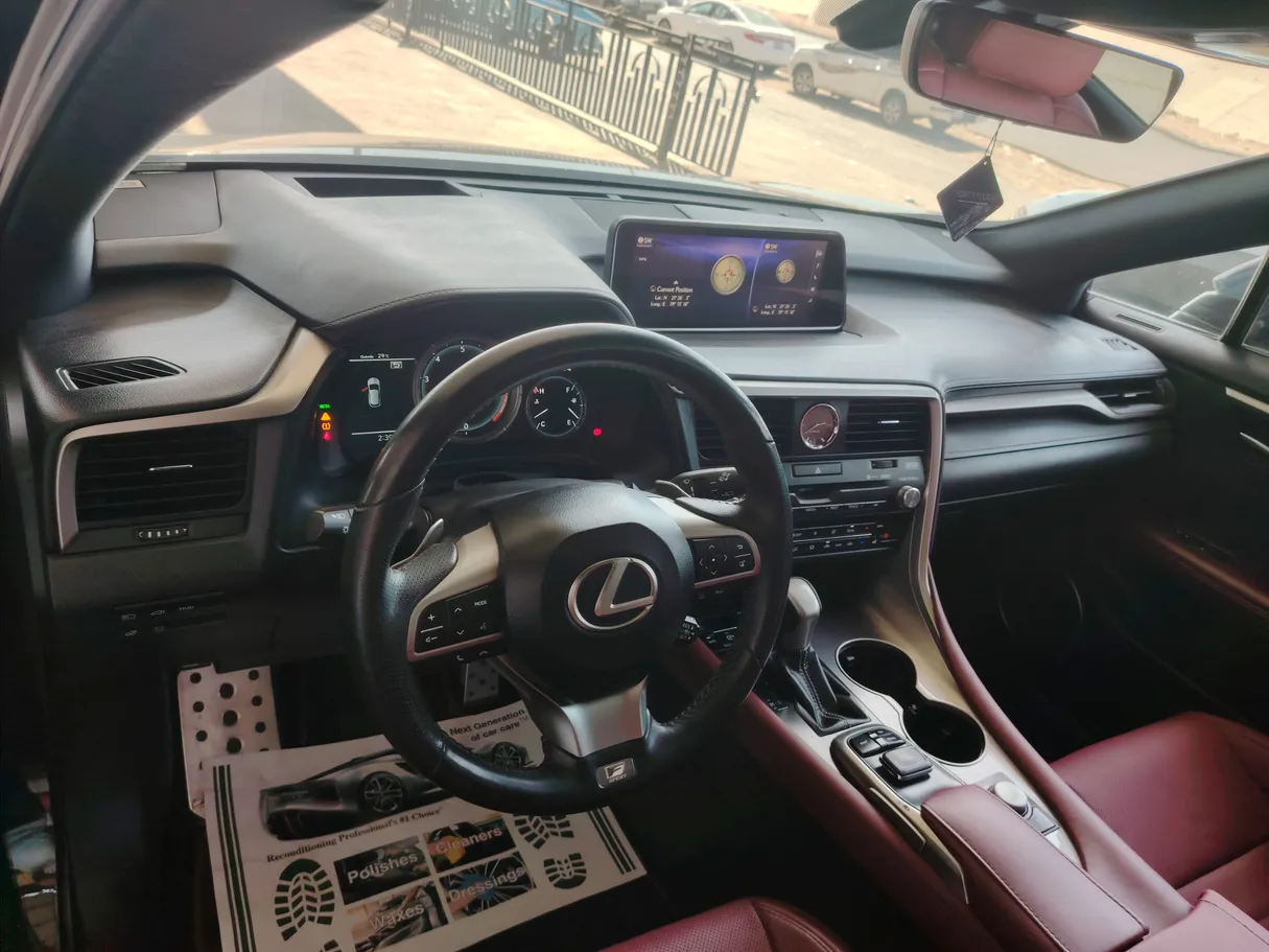 Car image 16