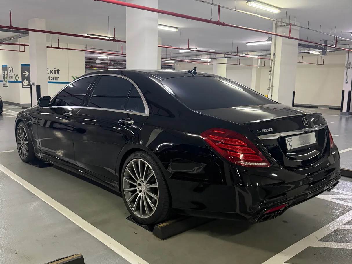 Car image 3