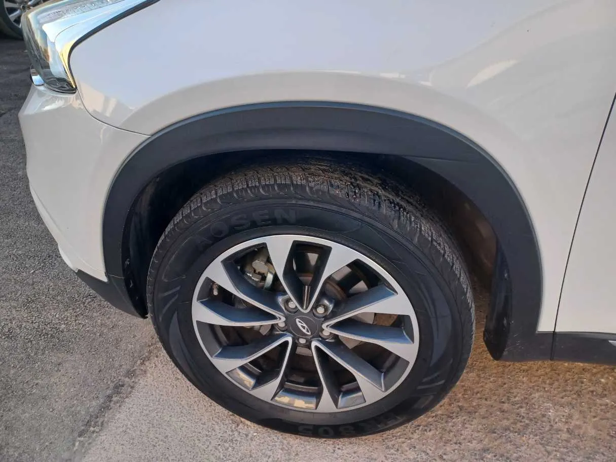Car image 9