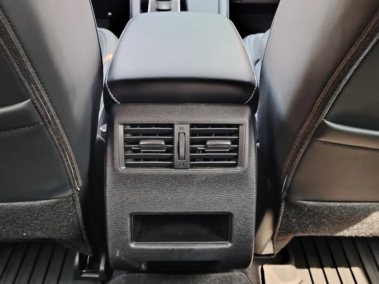 Car image 37