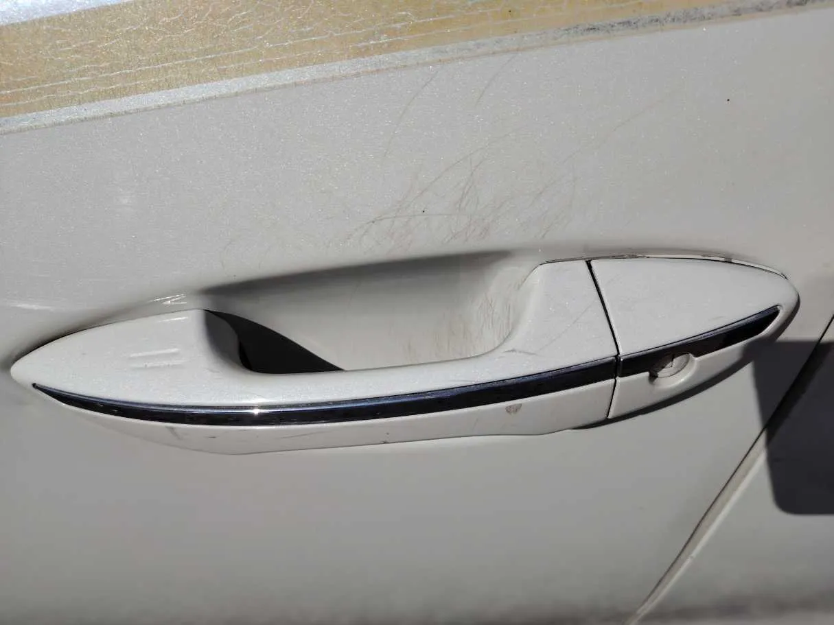 Car image 25