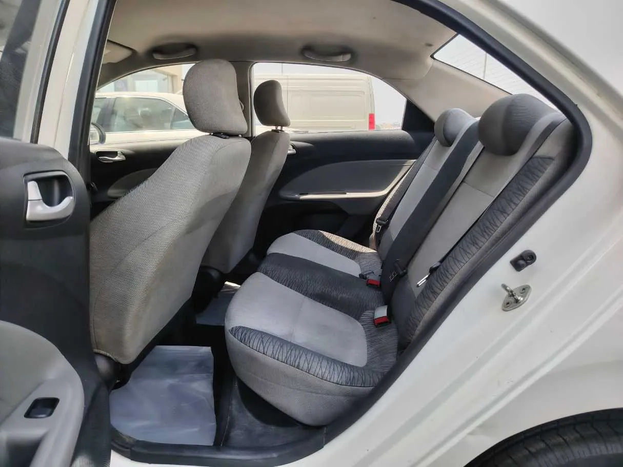 Car image 17