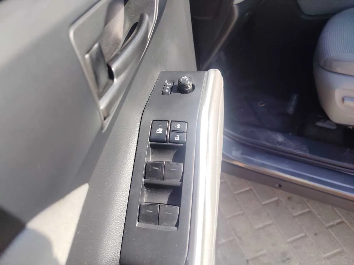 Car image 30