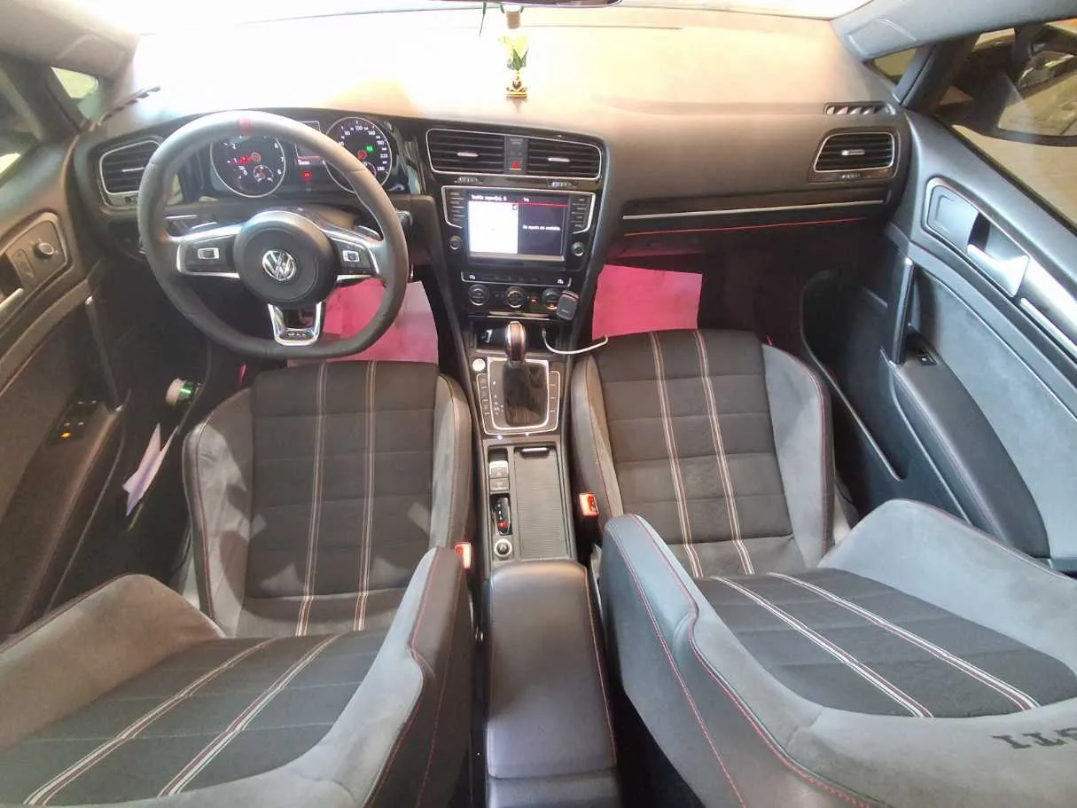 Car image 16
