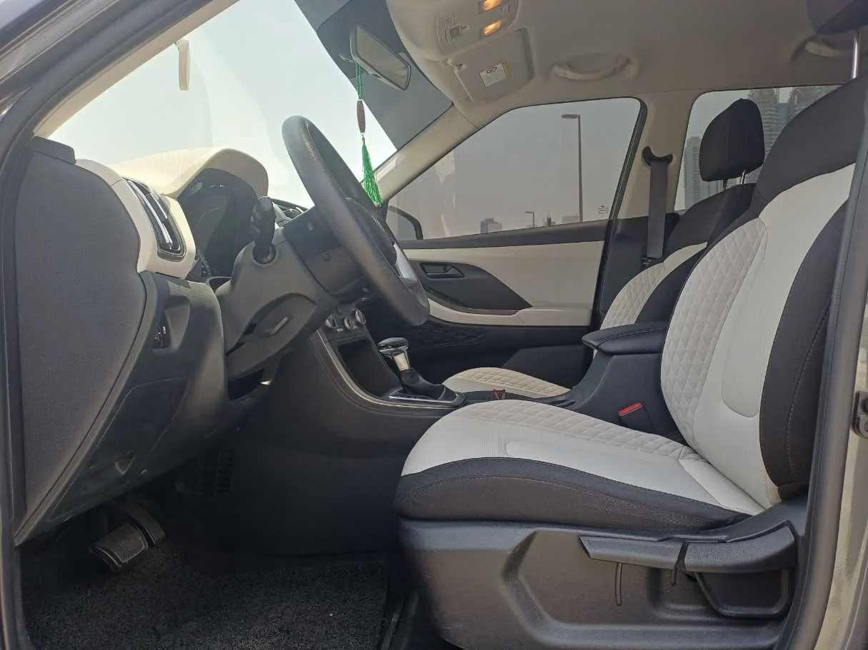Car image 12