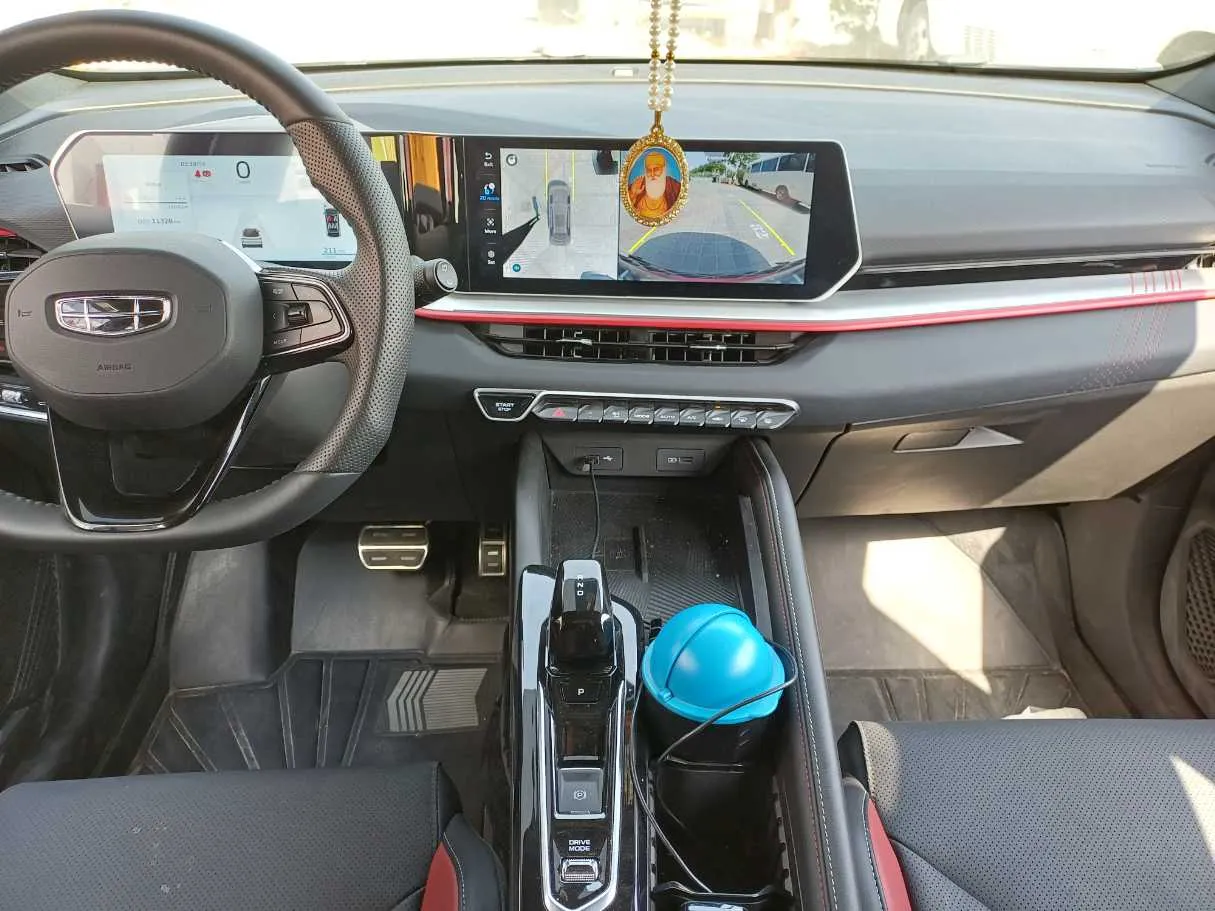 Car image 16