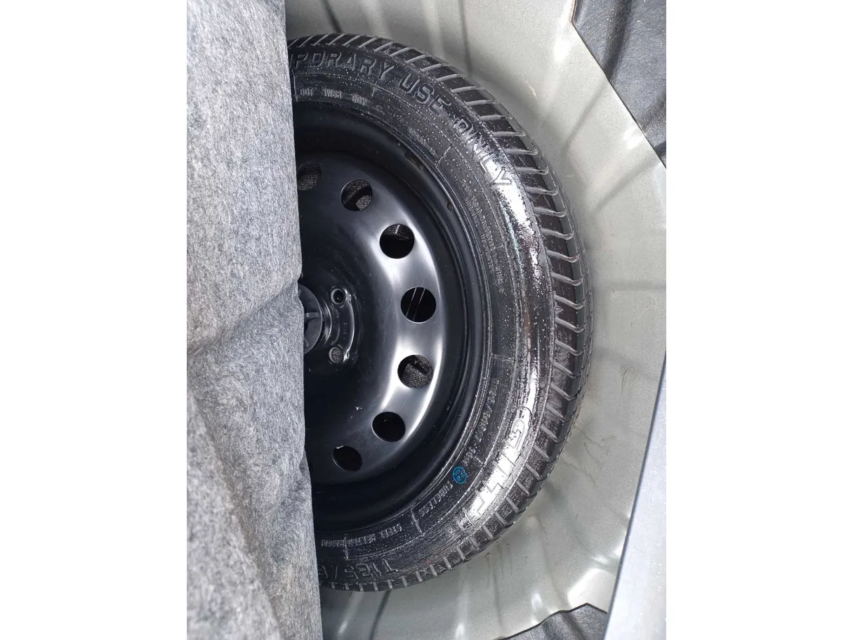 Car image 27