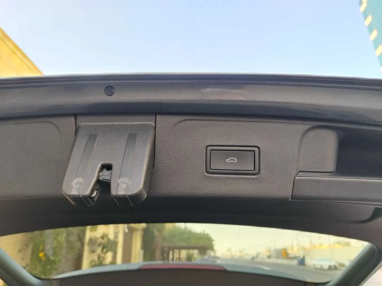 Car image 34