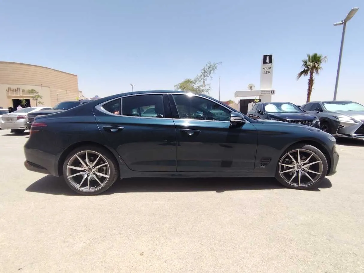 Car image 4