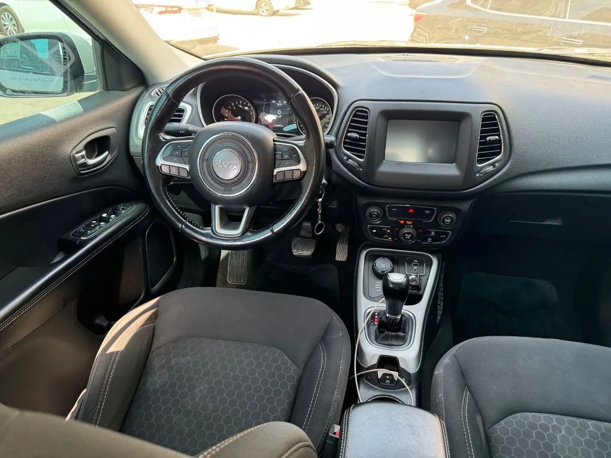 Car image 16