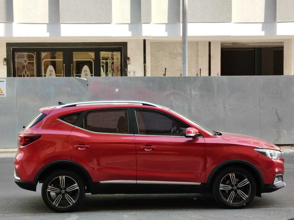 Car image 4
