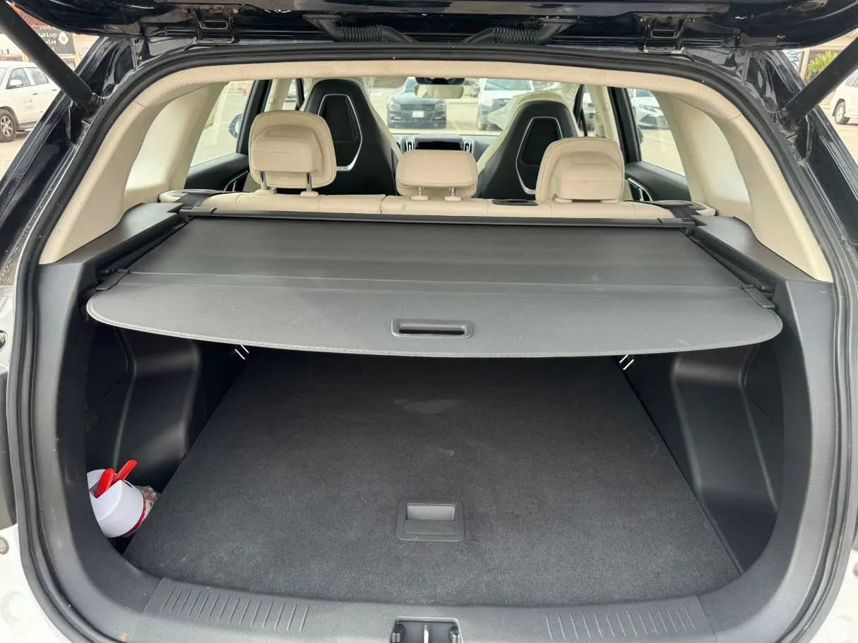 Car image 23