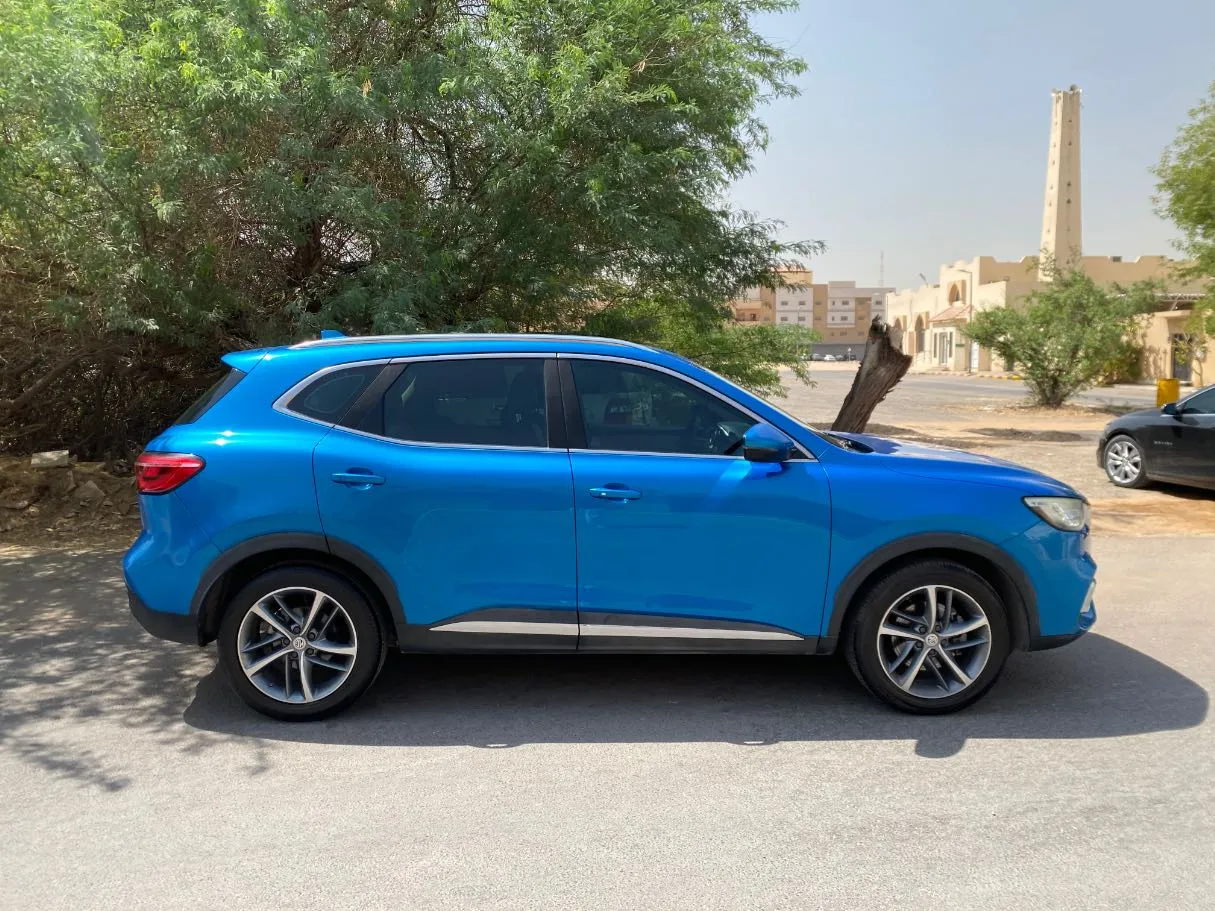 Car image 4