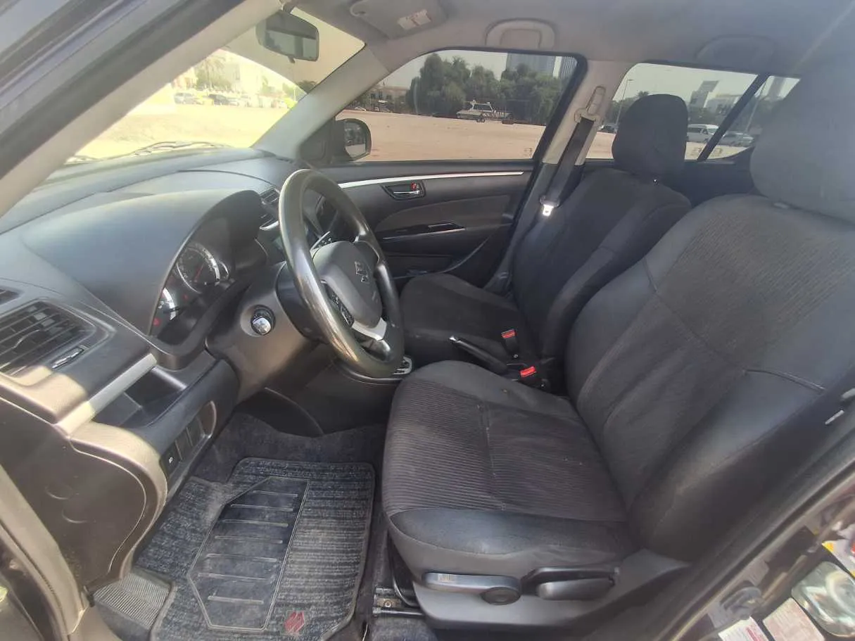 Car image 12