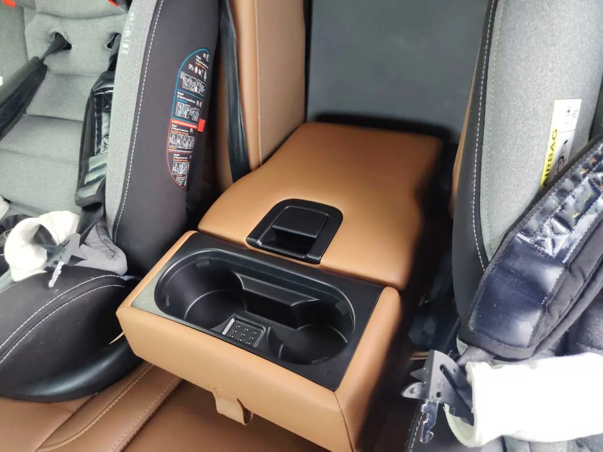 Car image 30